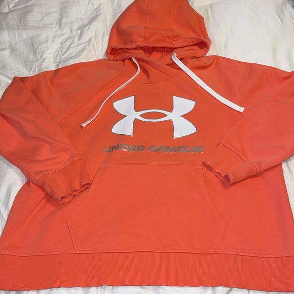 Under Armour Tops - Gently worn Under Armour Hoodie